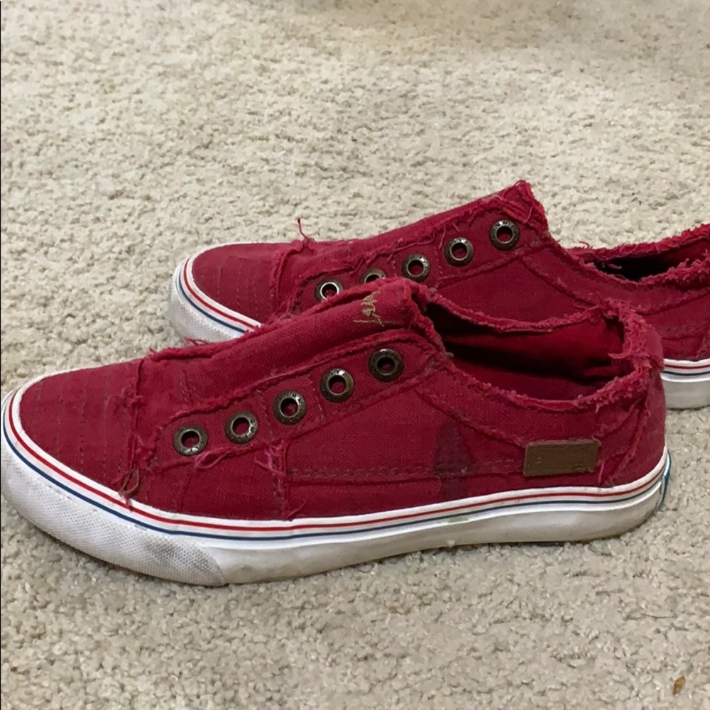 Blowfish size 6 sneakers